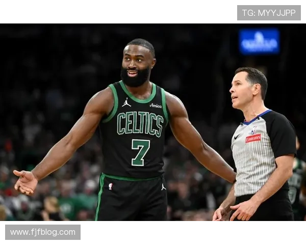 杰伦布朗被TMZ追问父亲谋杀未遂案件拒绝回应引发关注